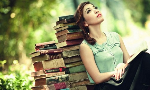 bookshop-girl-thinking-vintage
